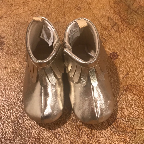 Gymboree Other - 🎀 Gold moccasin booties 🎀